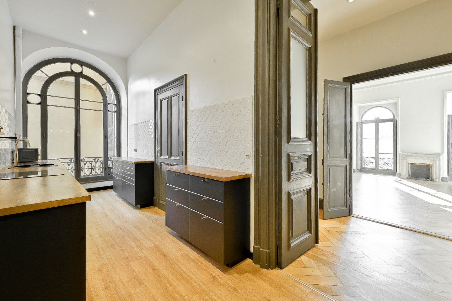 
                                                Vente
                                                 NICE CIMIEZ - Superbe appartement atypique dans Palais bourgeois