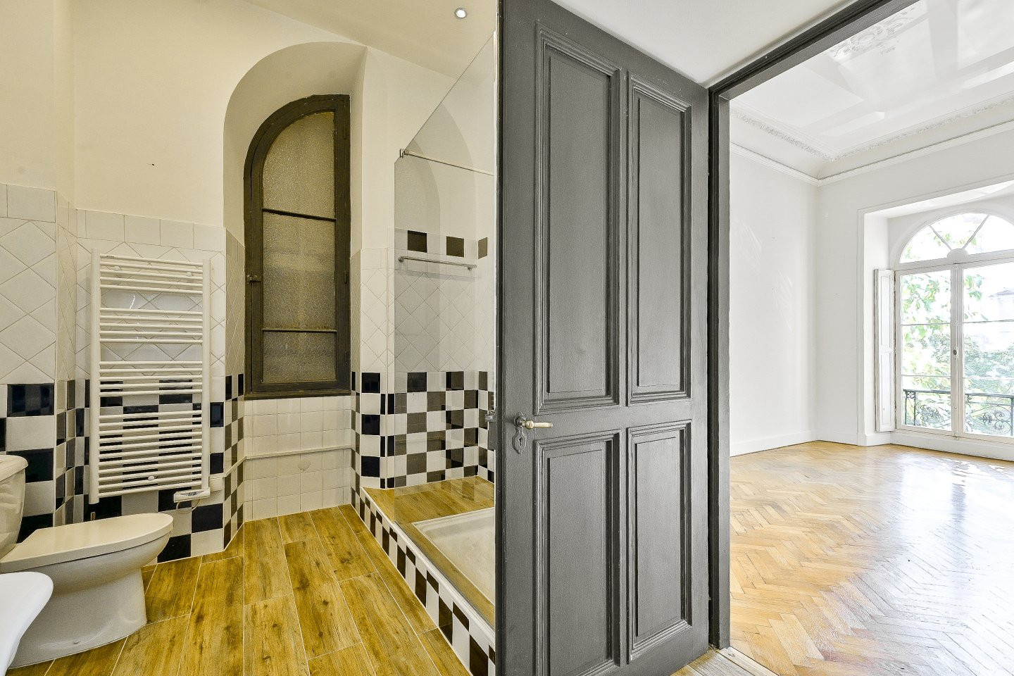 
                                                Vente
                                                 NICE CIMIEZ - Superbe appartement atypique dans Palais bourgeois