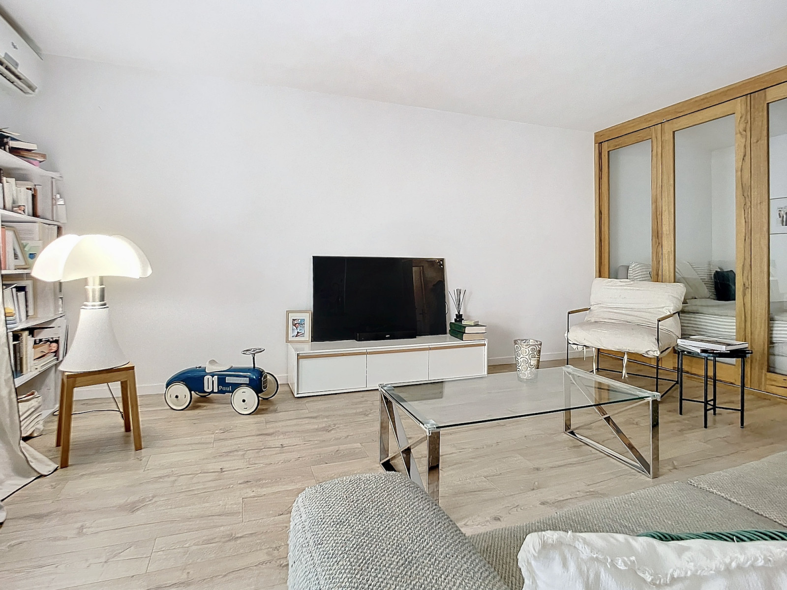 
                                                Vente
                                                 Nice Cimiez - Très bel appartement entièrement rénové dans résidence avec piscine