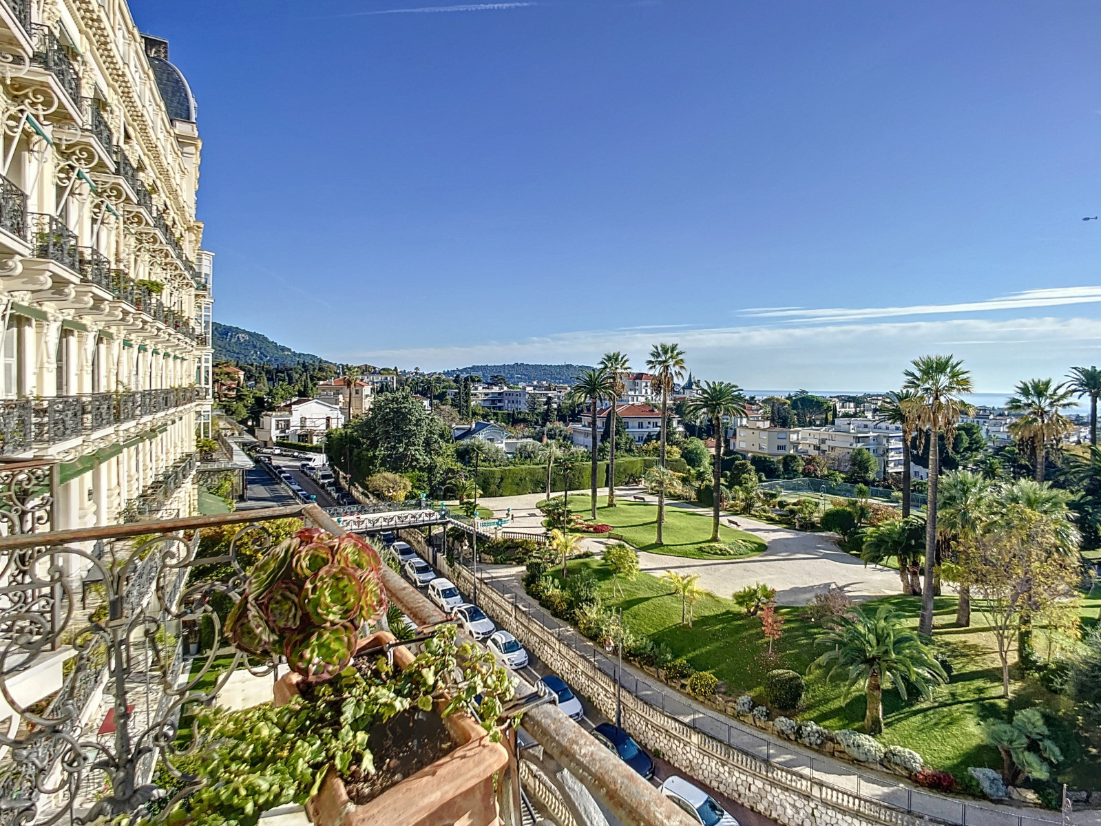 
                                                Vente
                                                 Nice Cimiez - Une vie de Château