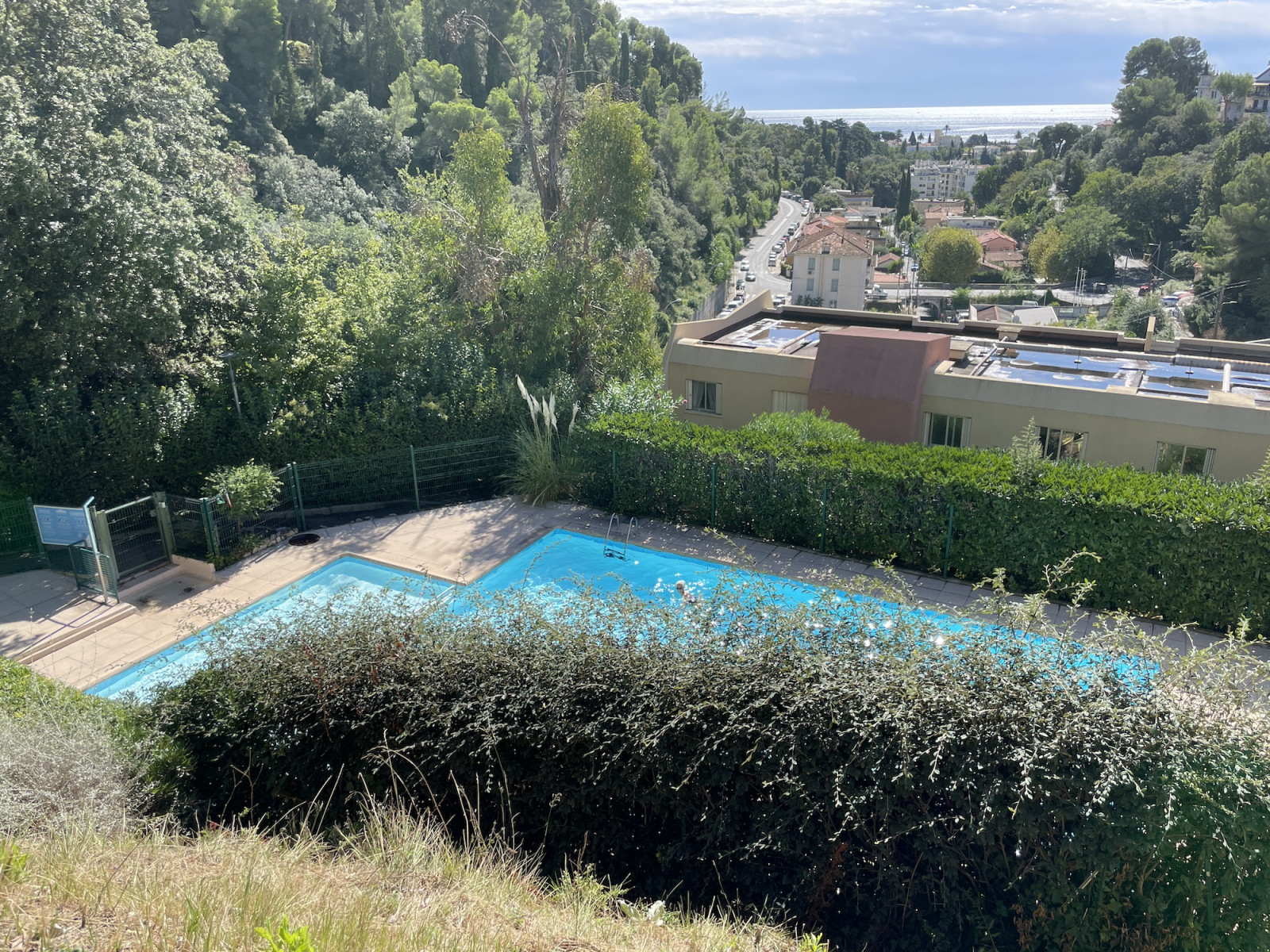 
                                                Vente
                                                 Nice Madonette - F1 dernier étage terrasse dans résidence avec piscine