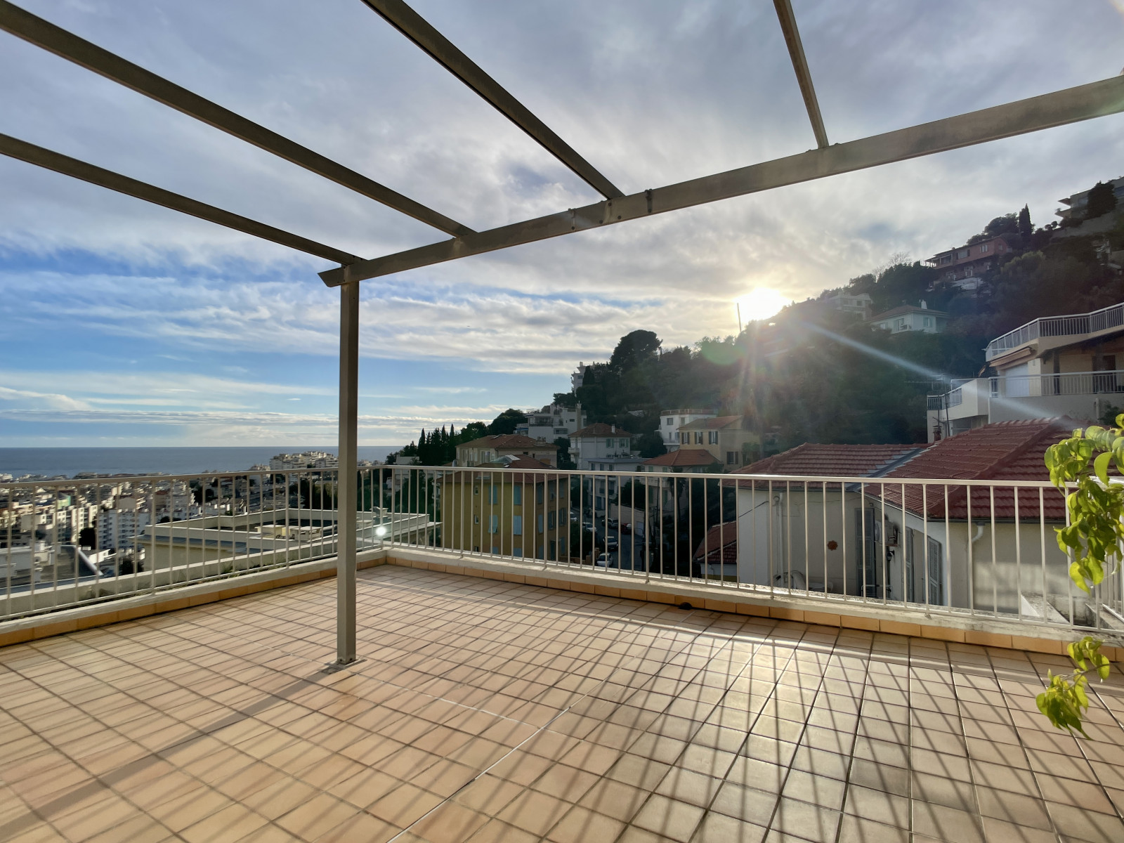 
                                                Vente
                                                 Nice Parc Impérial - Penthouse de 127 m2 avec vue panoramique