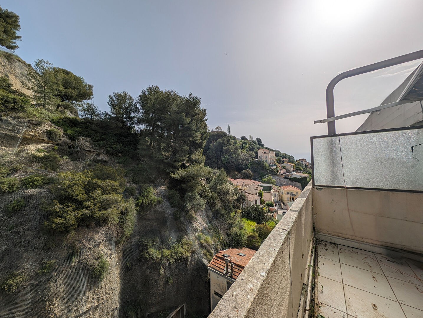 
                                                Vente
                                                 Nice : Studio Dernier Étage Terrasse - Rentabilité