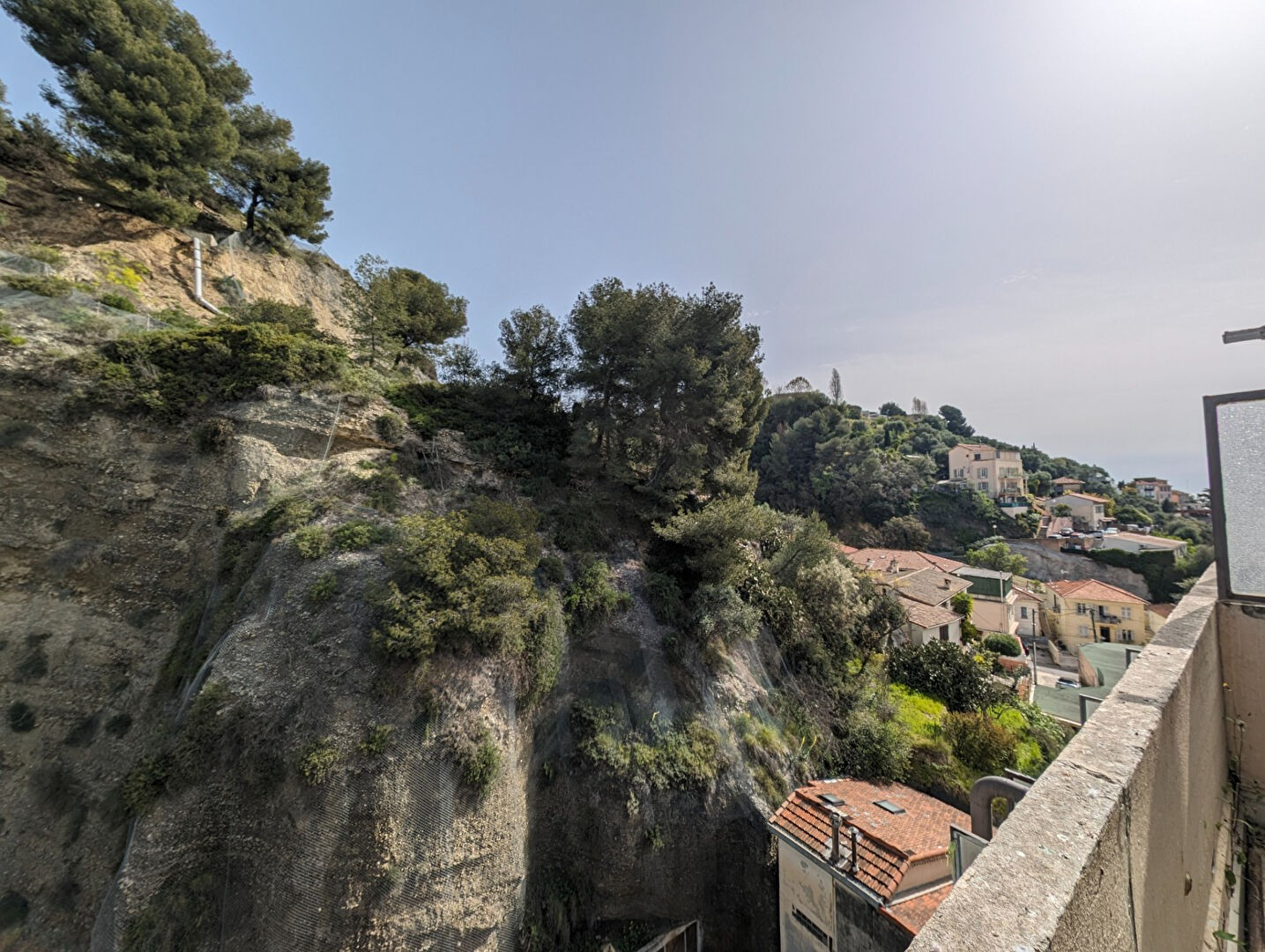 
                                                Vente
                                                 Nice : Studio Dernier Étage Terrasse - Rentabilité