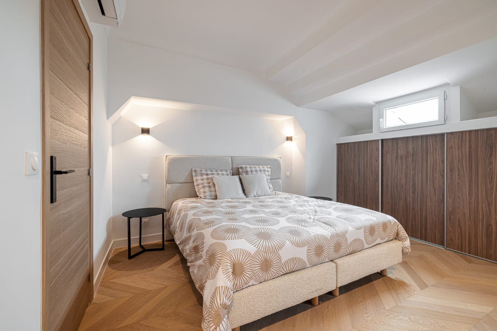 
                                                Vente
                                                 NICE Victor Hugo - Magnifique appartement de 5 pièces entièrement rénové dans une résidence bourgeoise avec Parc