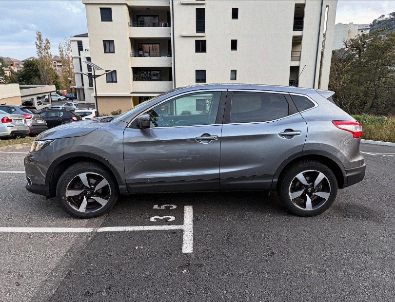 
                                                Voiture
                                                 Nissan Qashqai