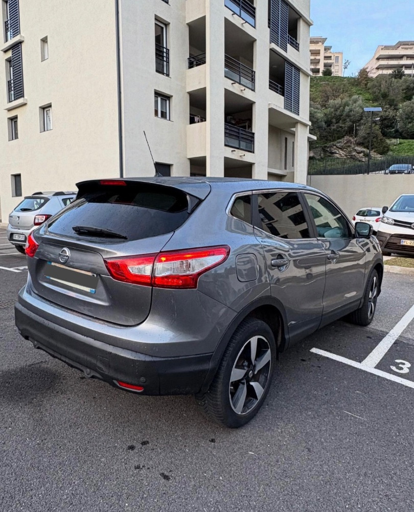 
                                                Voiture
                                                 Nissan Qashqai