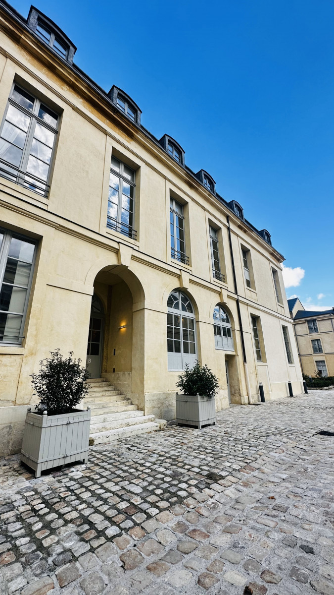 
                                                Vente
                                                 OPPORTUNITÉ RARE, VIVRE AU SEIN DE L'HÔTEL DE LA SURINTENDANCE - CHÂTEAU DE VERSAILLES - APPARTEMENT CHARLES LEBRUN