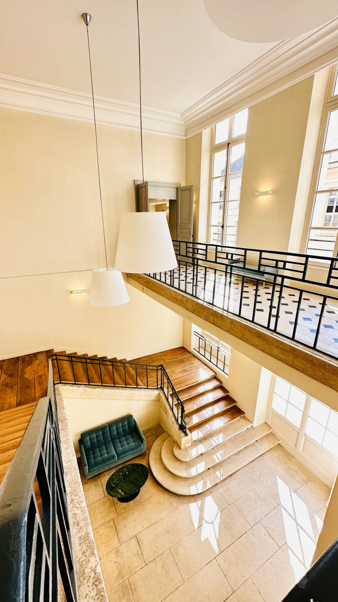 
                                                Vente
                                                 OPPORTUNITÉ RARE, VIVRE AU SEIN DE L'HÔTEL DE LA SURINTENDANCE - CHÂTEAU DE VERSAILLES - APPARTEMENT CHARLES LEBRUN