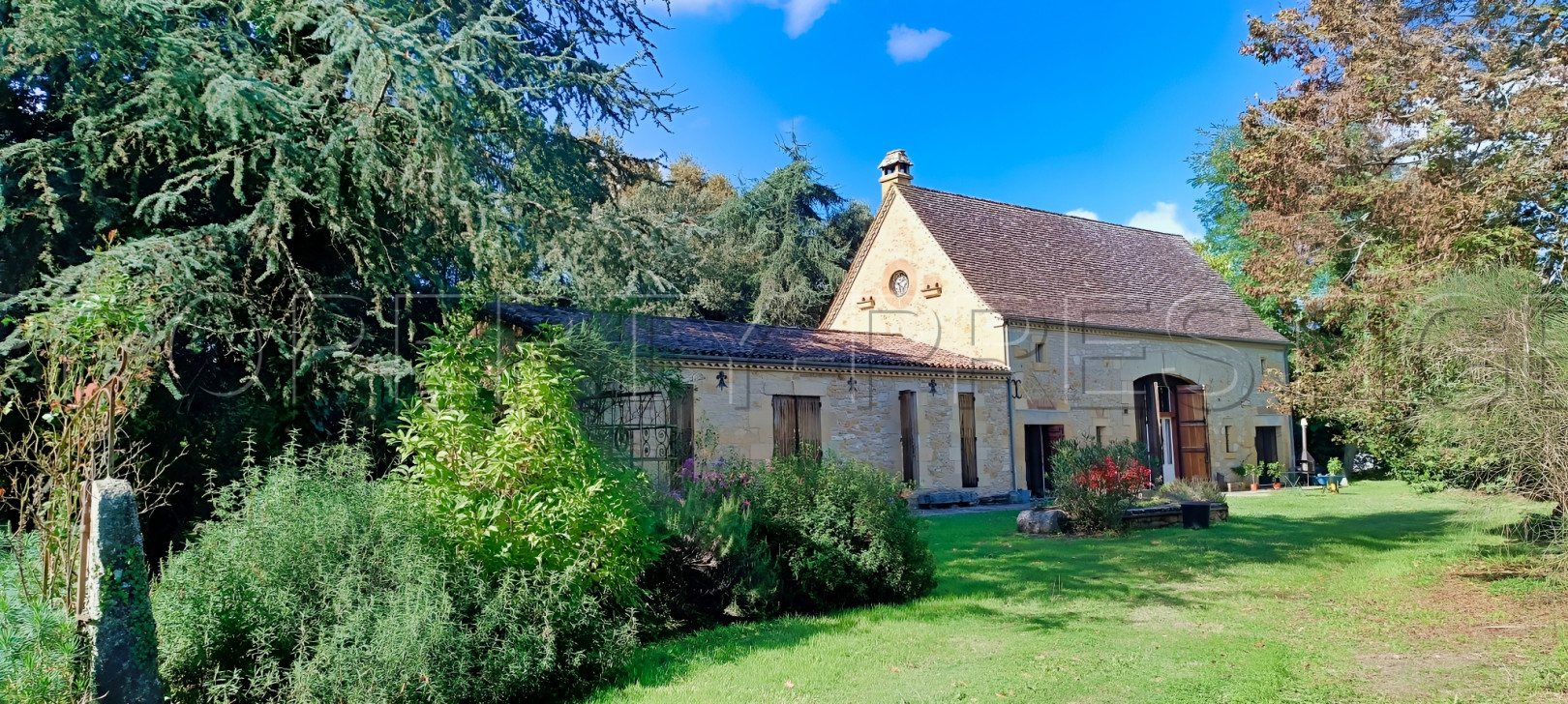 
                                                Vente
                                                 PERIGORD ANCIEN MOULIN A RENOVER 5 HA