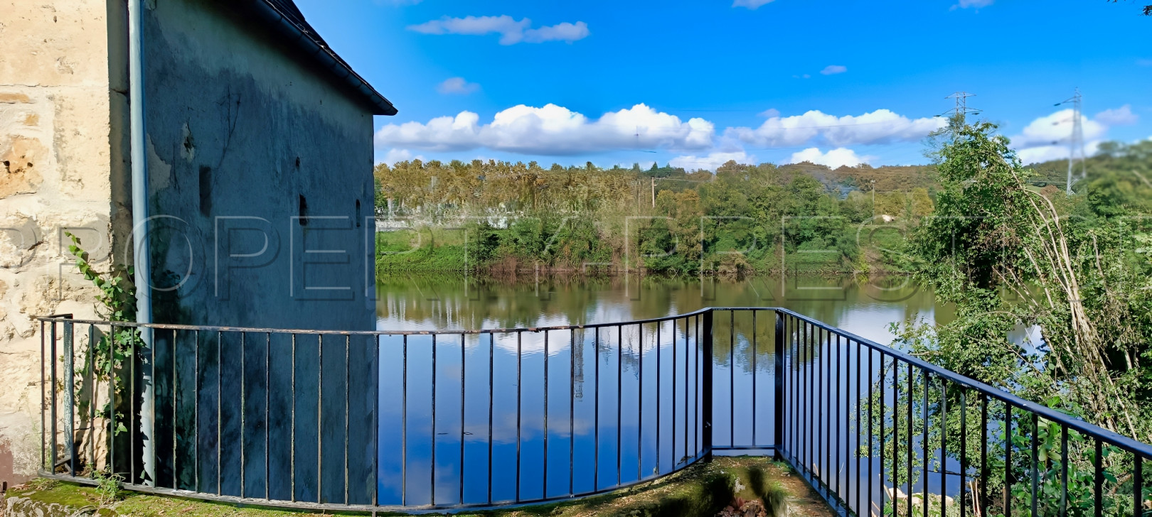 
                                                Vente
                                                 PERIGORD ANCIEN MOULIN A RENOVER 5 HA