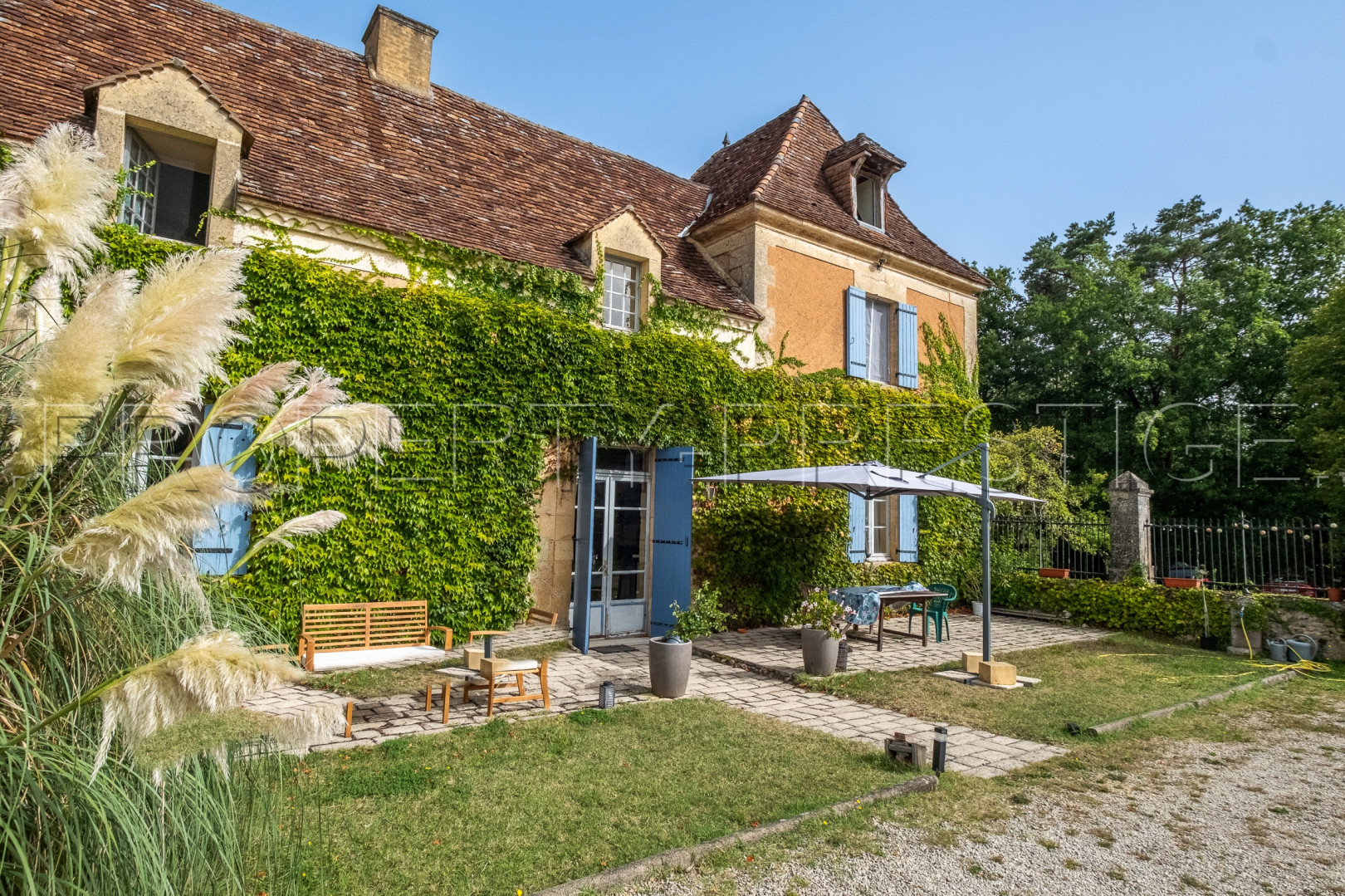 
                                                Vente
                                                 PERIGORD NOIR PROPRIETE 26 HA GITES