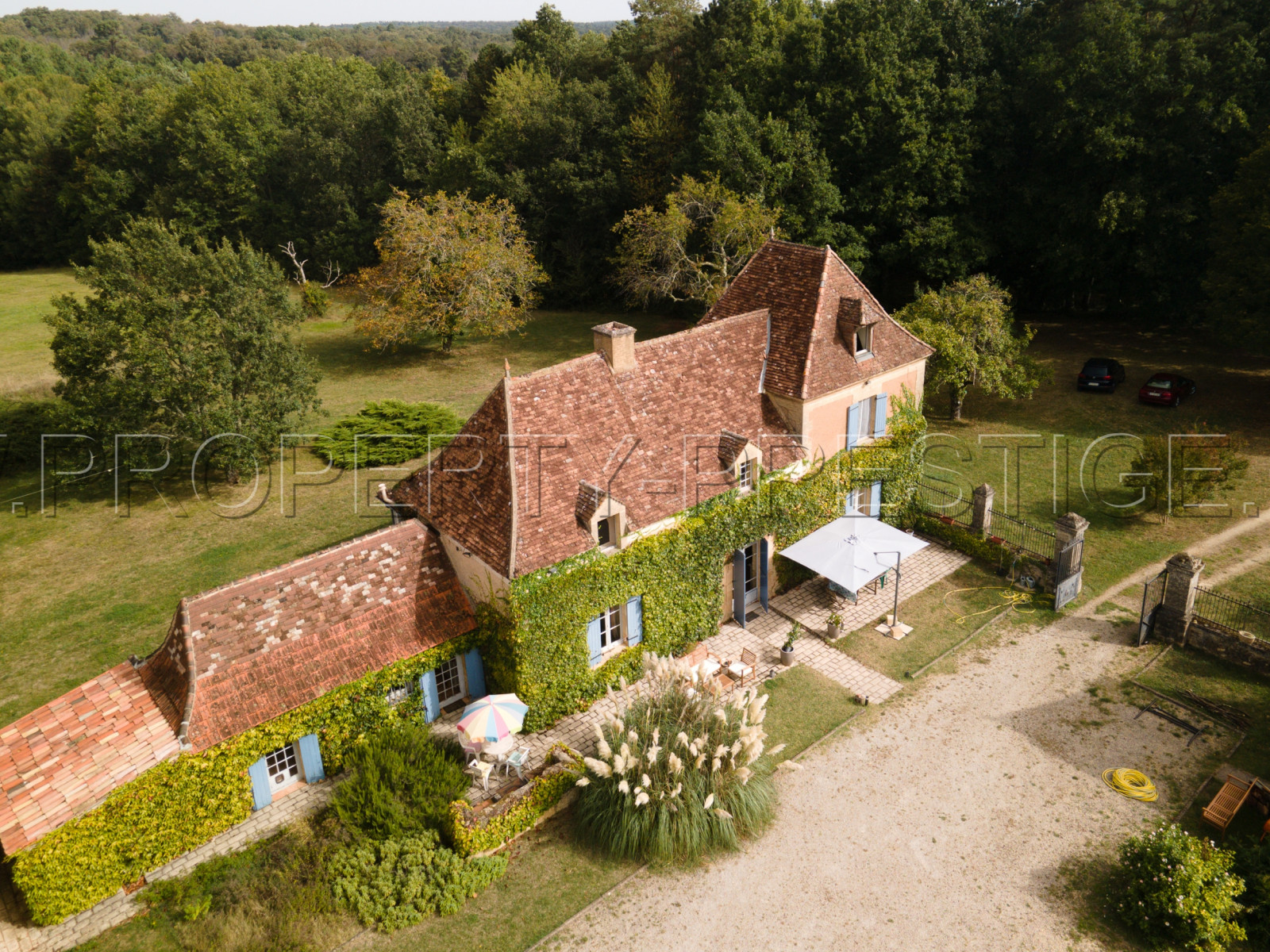 
                                                Vente
                                                 PERIGORD NOIR PROPRIETE 26 HA GITES