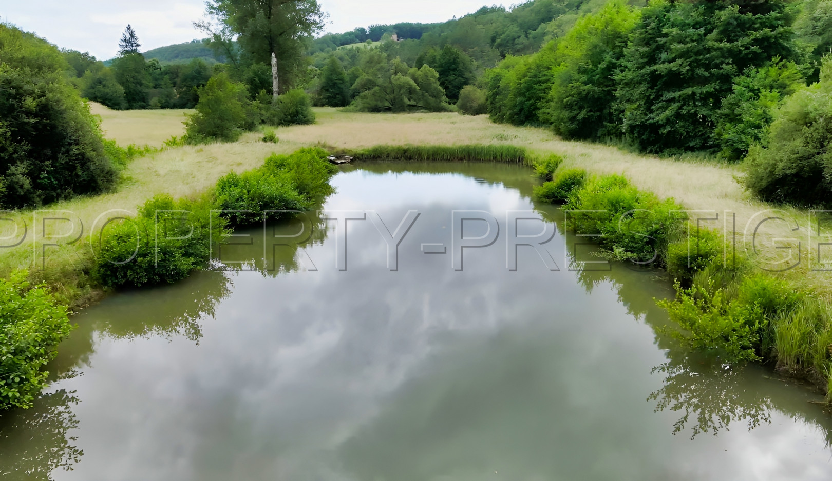 
                                                Vente
                                                 PERIGORD NOIR PROPRIETE XVIIème 23 HA RIVIERE ETANG