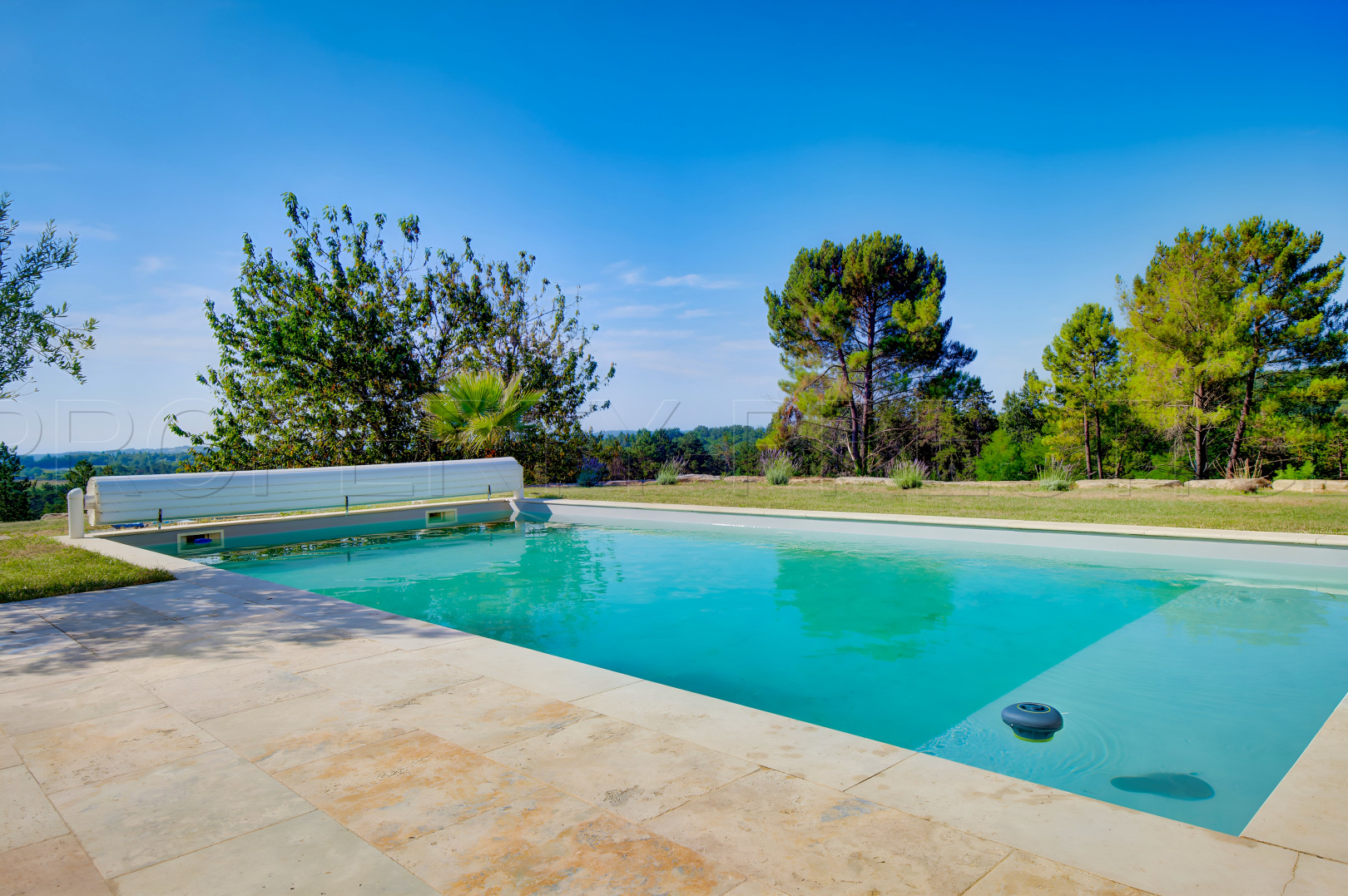 
                                                Vente
                                                 PERIGORD VILLA CONTEMPORAINE 335 M² 3,5 HA