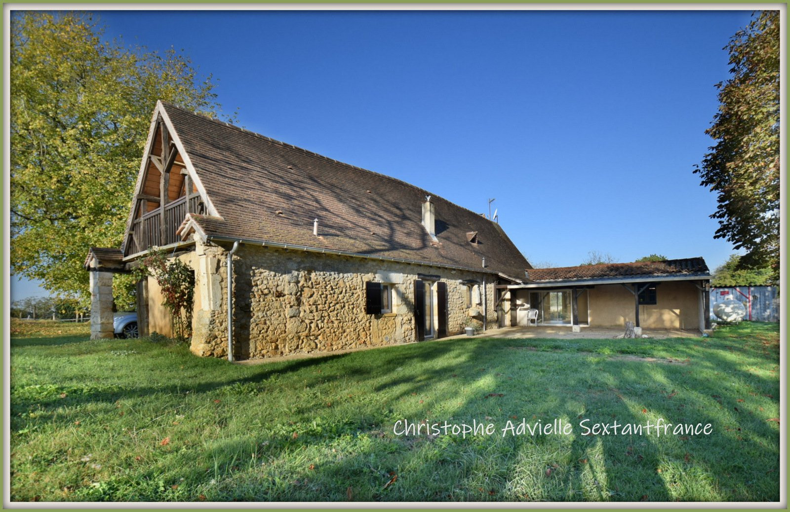 
                                                Vente
                                                 Périgourdine en pierres, rénovée, 3 chambres et un bureau sur terrain de 1820 M2 environ