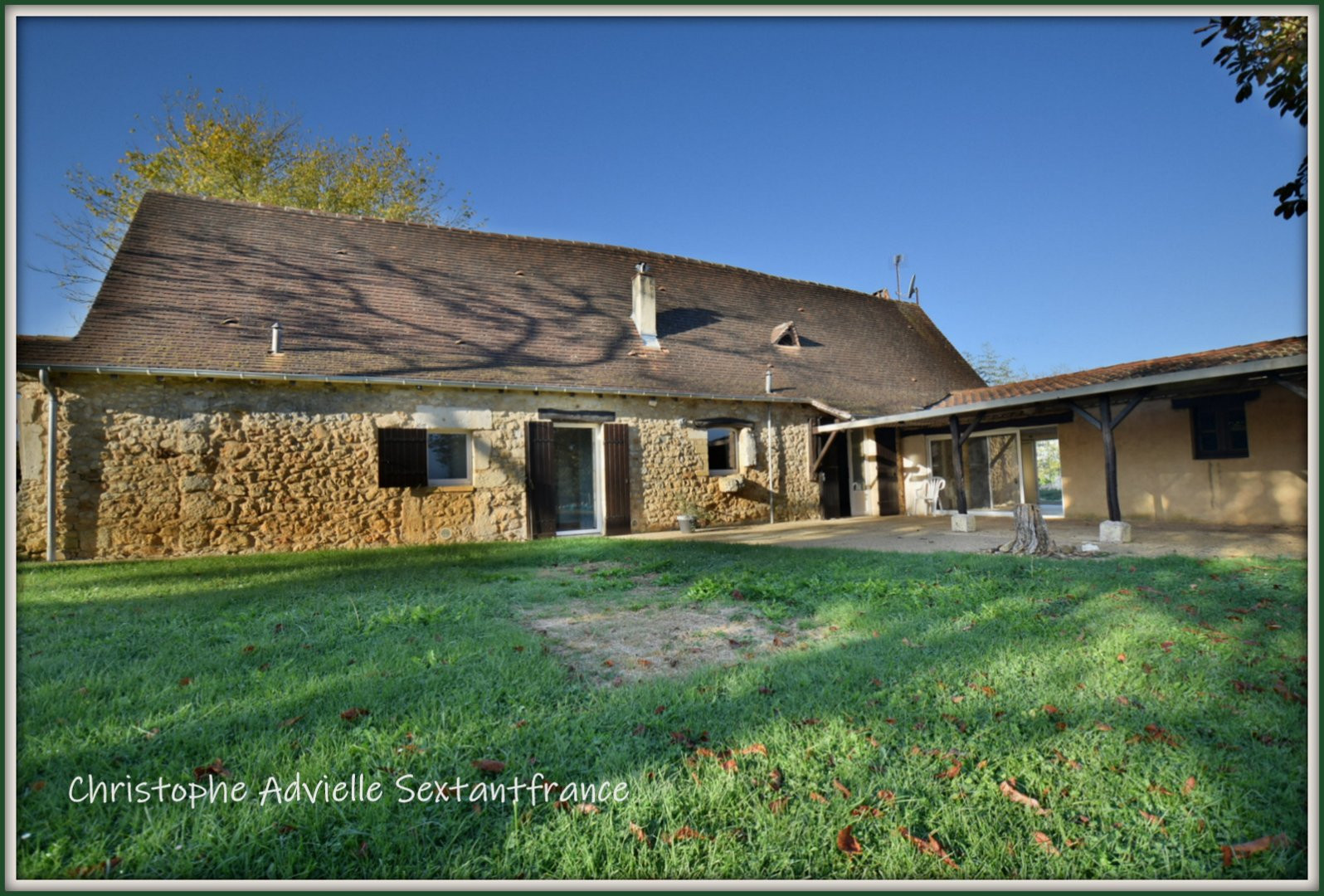 
                                                Vente
                                                 Périgourdine en pierres, rénovée, 3 chambres et un bureau sur terrain de 1820 M2 environ