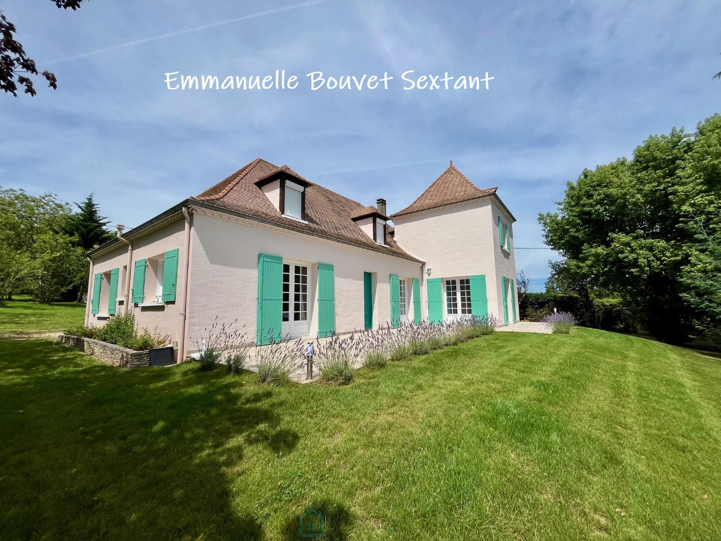 
                                                Vente
                                                 Périgourdine, vie de plain-pied, 4 chambres, double-garage, superbe terrain, jolie vue dégagée, pas de vis à vis, secteur calme