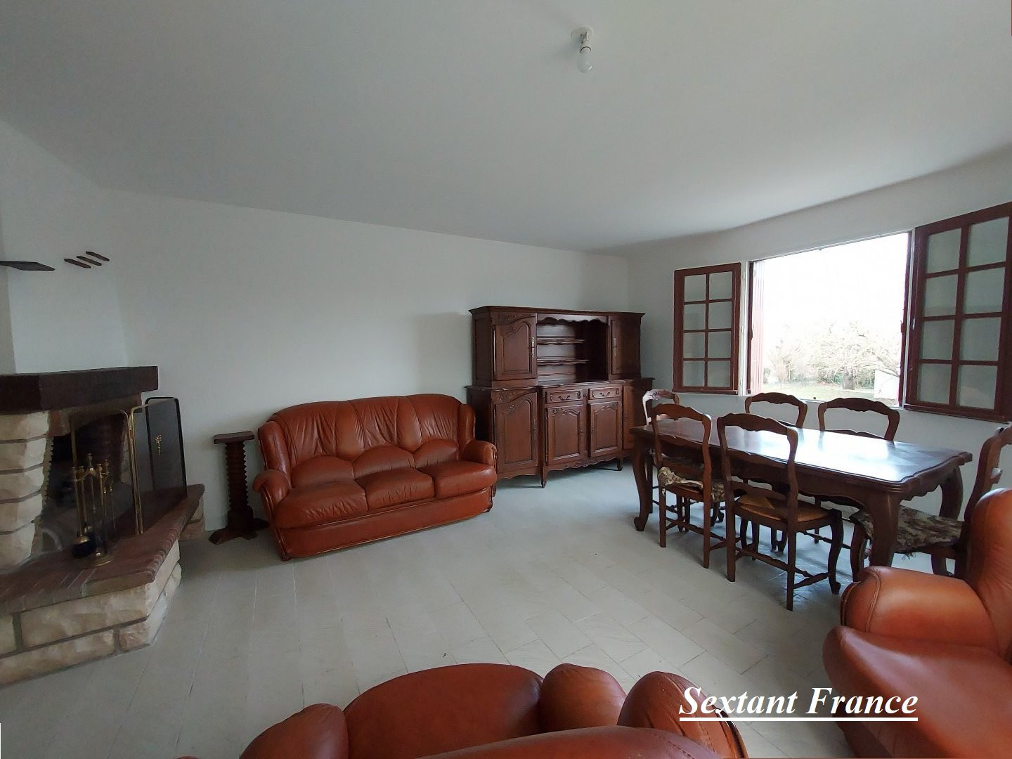 
                                                Vente
                                                 Plain-pied avec garage d'environ 70 m² proche A13