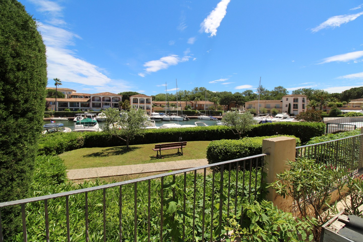 
                                                Vente
                                                 Port Cogolin deux pièces en rez de jardin