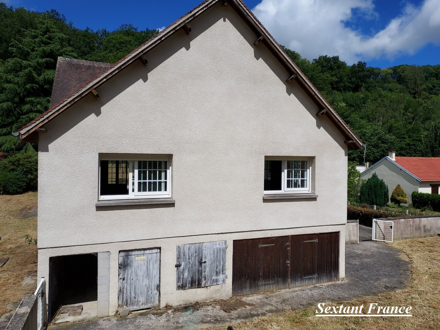 
                                                Vente
                                                 Propriété 180 m² - beaux volumes - sous-sol complet 