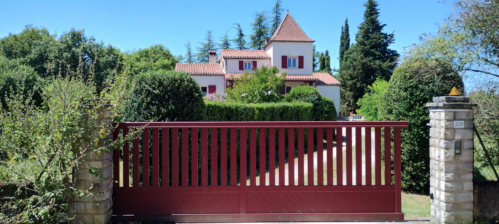 
                                                Vente
                                                 Propriété avec pigeonnier, terrain plat, annexe