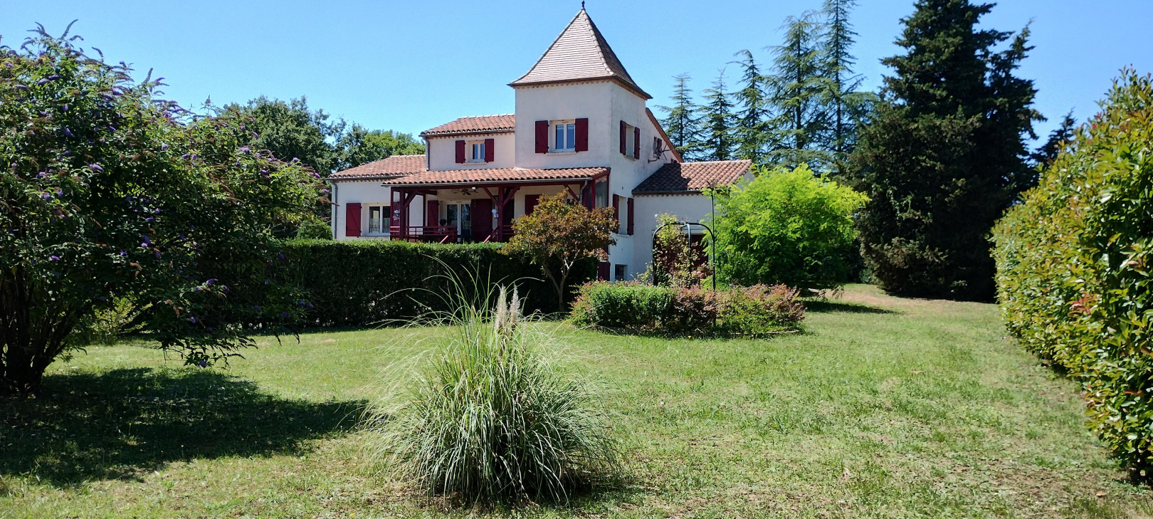 
                                                Vente
                                                 Propriété avec pigeonnier, terrain plat, annexe