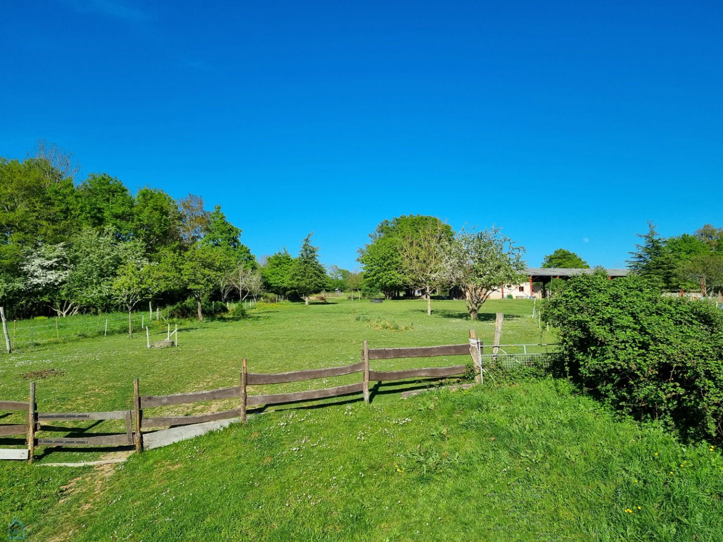 
                                                Vente
                                                 PROPRIÉTE EQUESTRE SUR 6 HA  AVEC MAISONS D'HABITATION