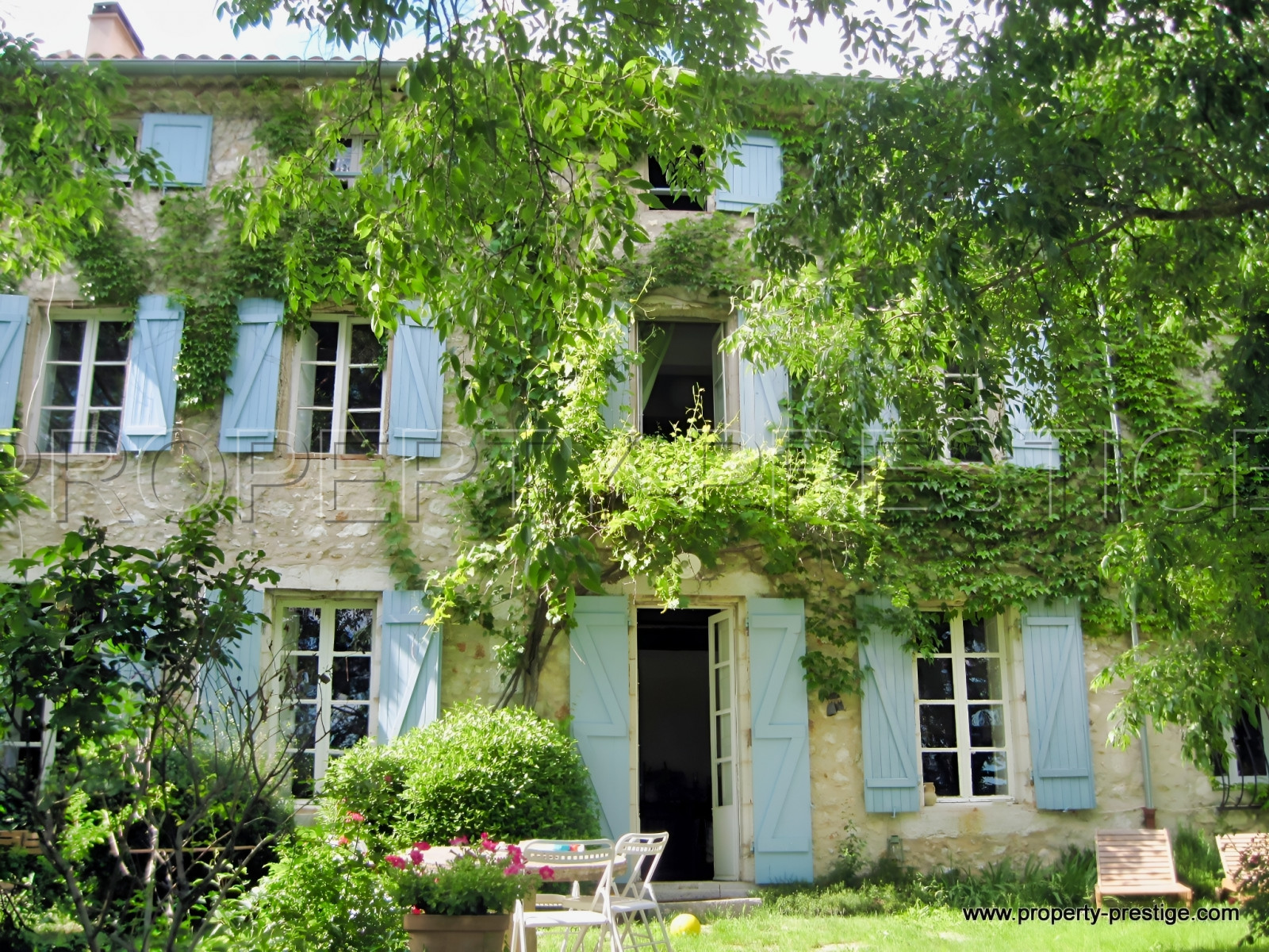 
                                                Vente
                                                 PROVENCE - PROPRIETE 150 HA  NATURE