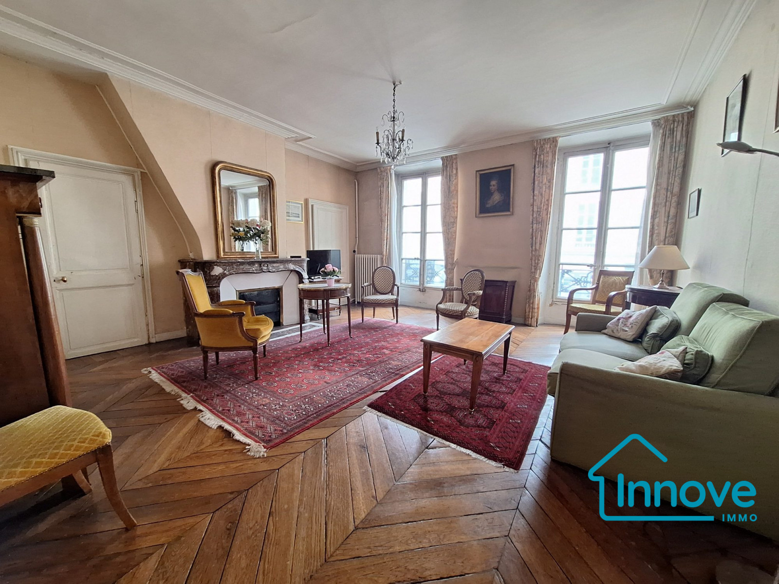 
                                                Vente
                                                 Quartier Saint-Louis : Bel appartement ancien avec 3 chambres