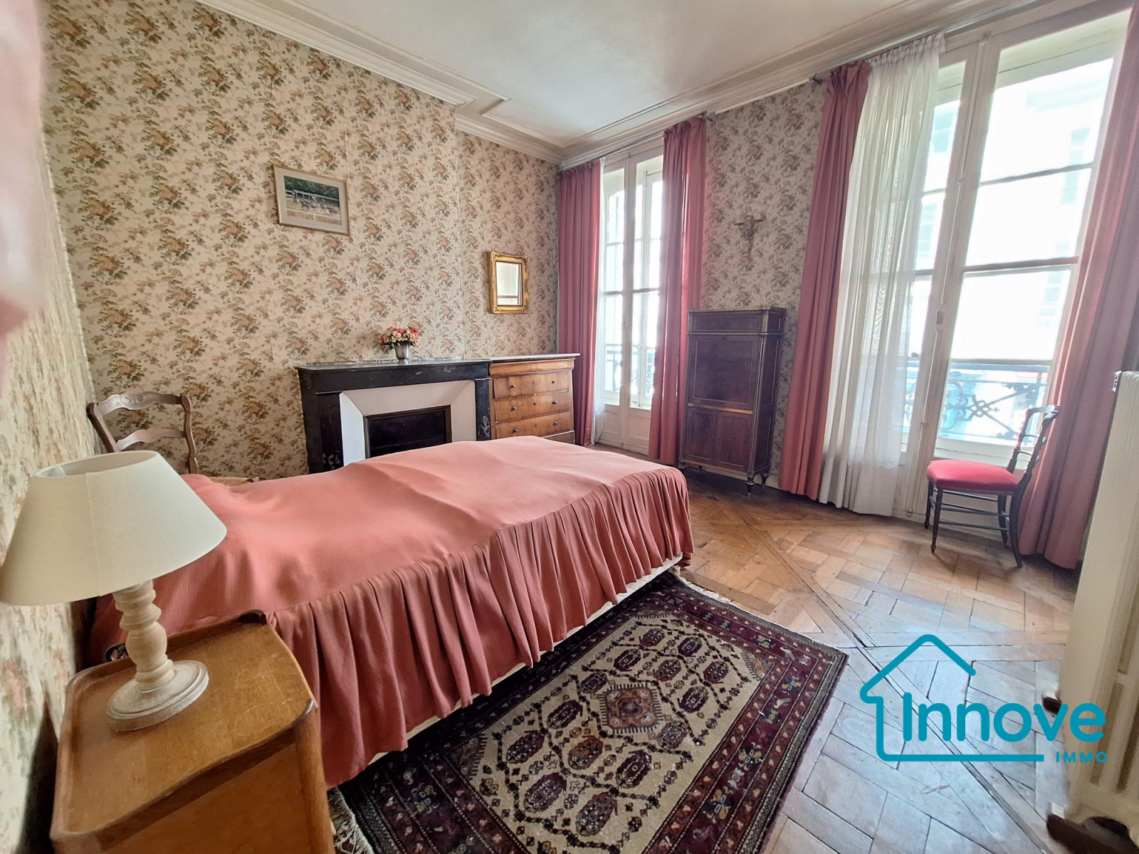 
                                                Vente
                                                 Quartier Saint-Louis : Bel appartement ancien avec 3 chambres