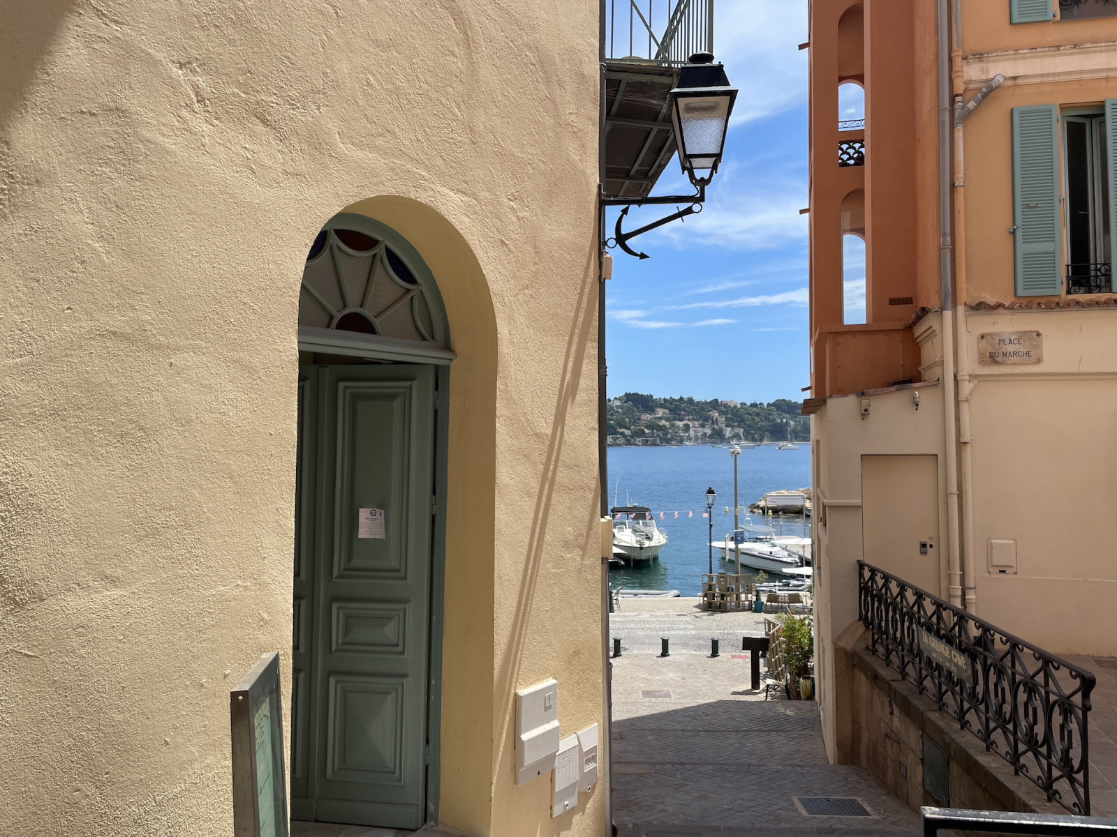 
                                                Vente
                                                 Rade Villefranche - Dernier étage avec vue mer