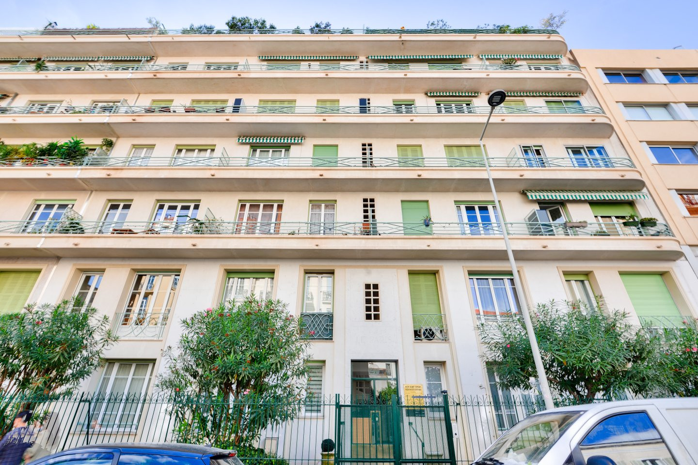 
                                                Vente
                                                 Rare - Coeur de Nice  - Superbe 2 pièces 67 m2 rénové en étage élevé avec terrasse vue dégagée