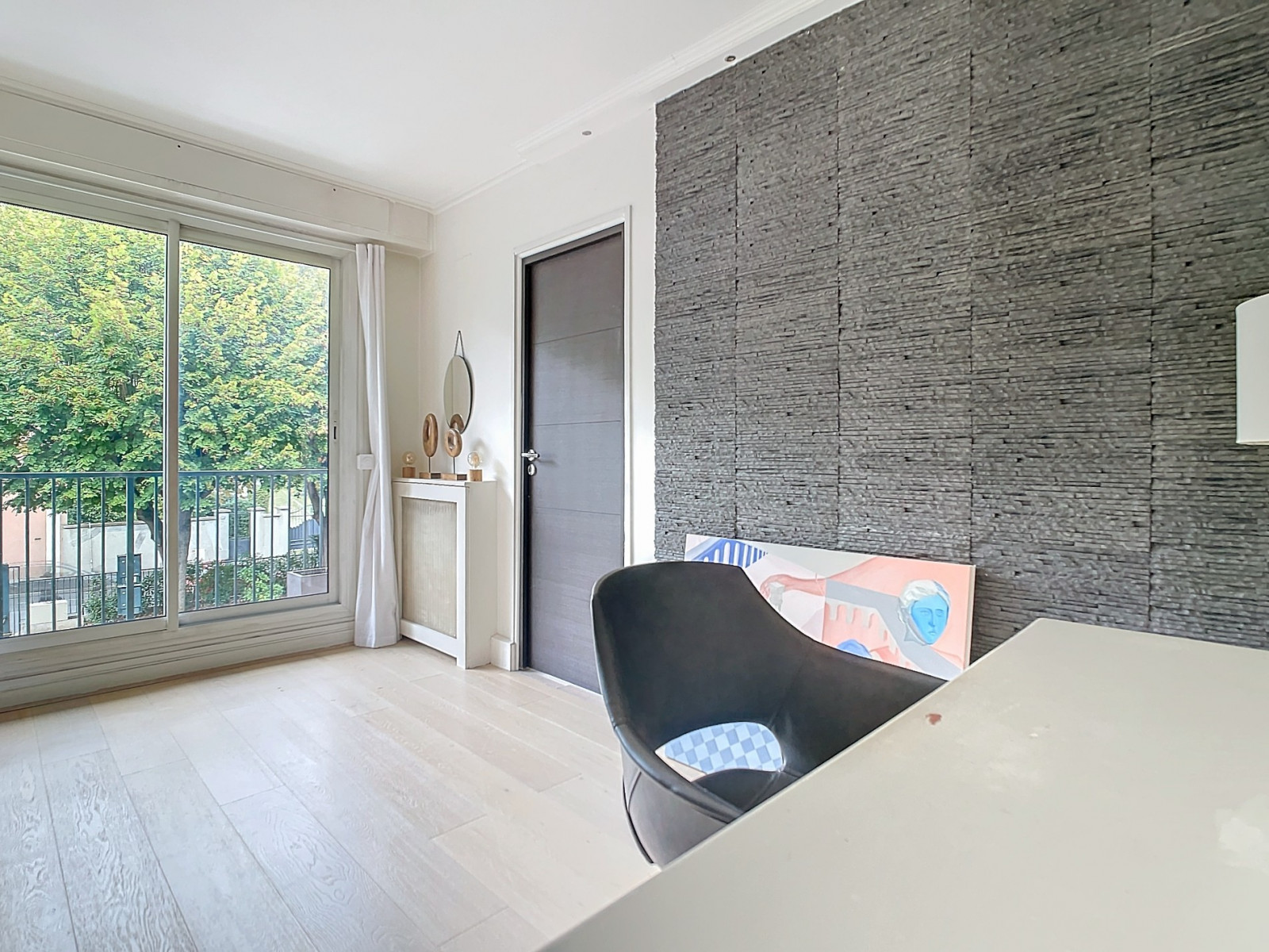 
                                                Vente
                                                 Rue de Marnes - 3 pièces avec balcon