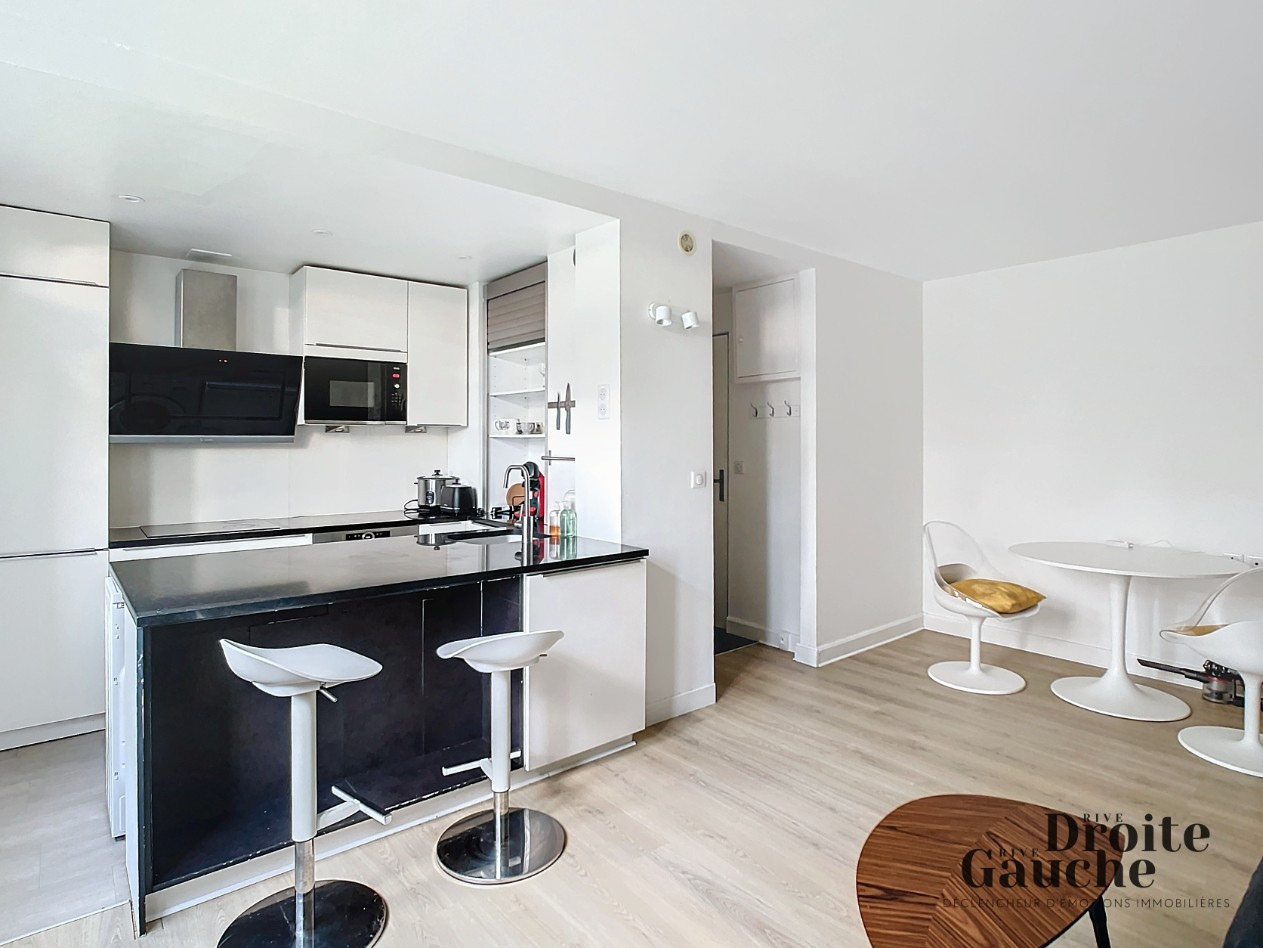 
                                                Vente
                                                 SAINT-CLOUD APPARTEMENT QUATRE PIECES