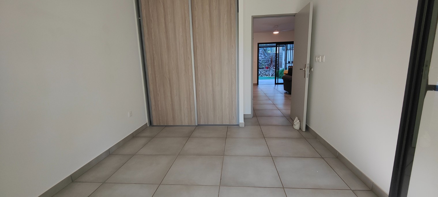 
                                                Vente
                                                 Saint-Leu - Appartement T3 avec Jardin + Parking