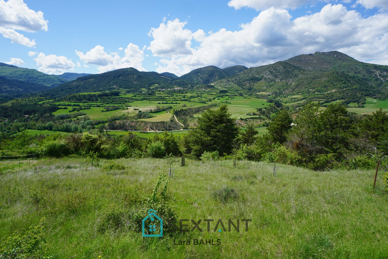 
                                                Vente
                                                 Saint-Lions : Maison de 180m2 avec piscine, 4 chambres, sur un terrain de 1,9 hectares en pleine nature