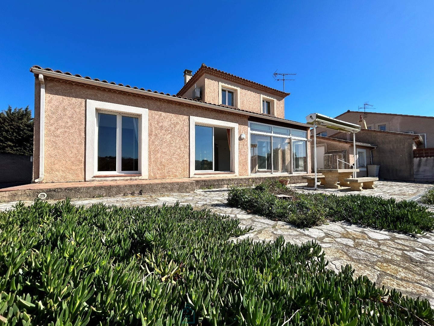 
                                                Vente
                                                 Spacieuse villa sise sur un terrain de 493m² - Bouzigues