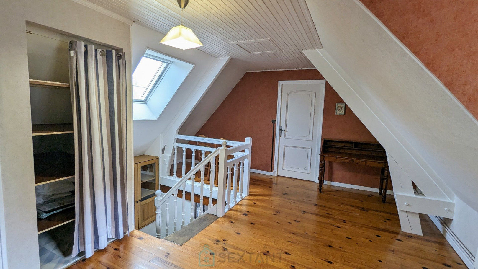 
                                                Vente
                                                 Splendide maison en pierre avec volumes surprenants et 4 chambres