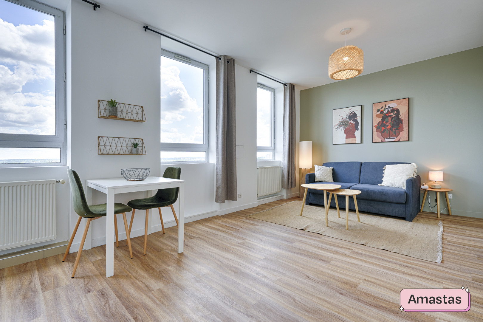 
                                                Location
                                                 Studio lumineux de 32m2 - fraîchement rénové et meublé à Évry