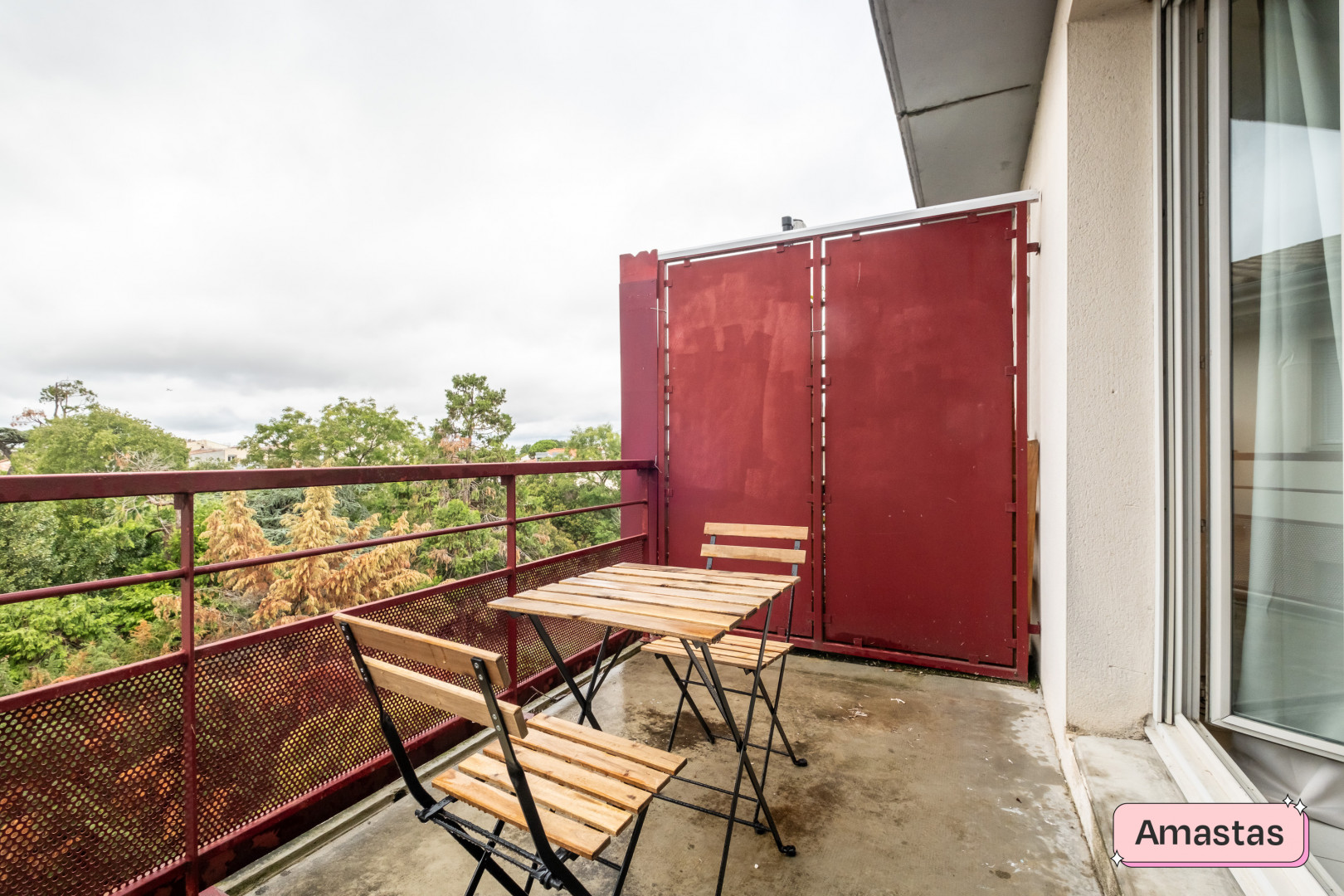 
                                                Location
                                                 Studio meublé avec terrasse et parking - Arrêt Mermoz