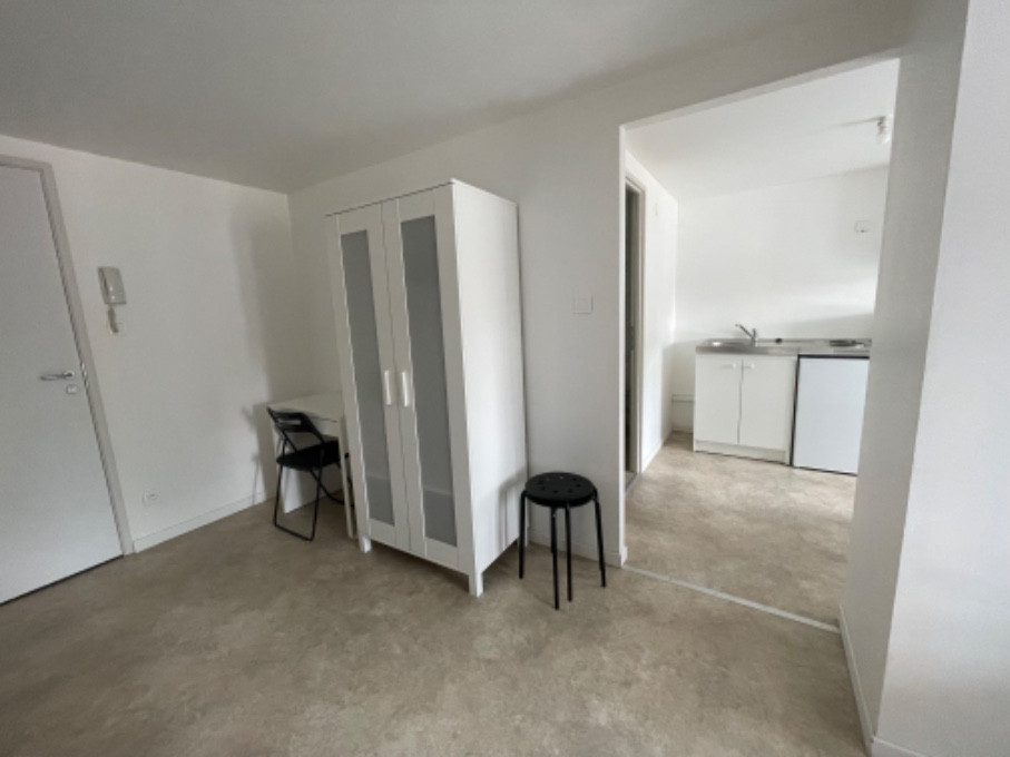 
                                                Location
                                                 Studio T1 de 25m2 meublé au centre de Mirecourt