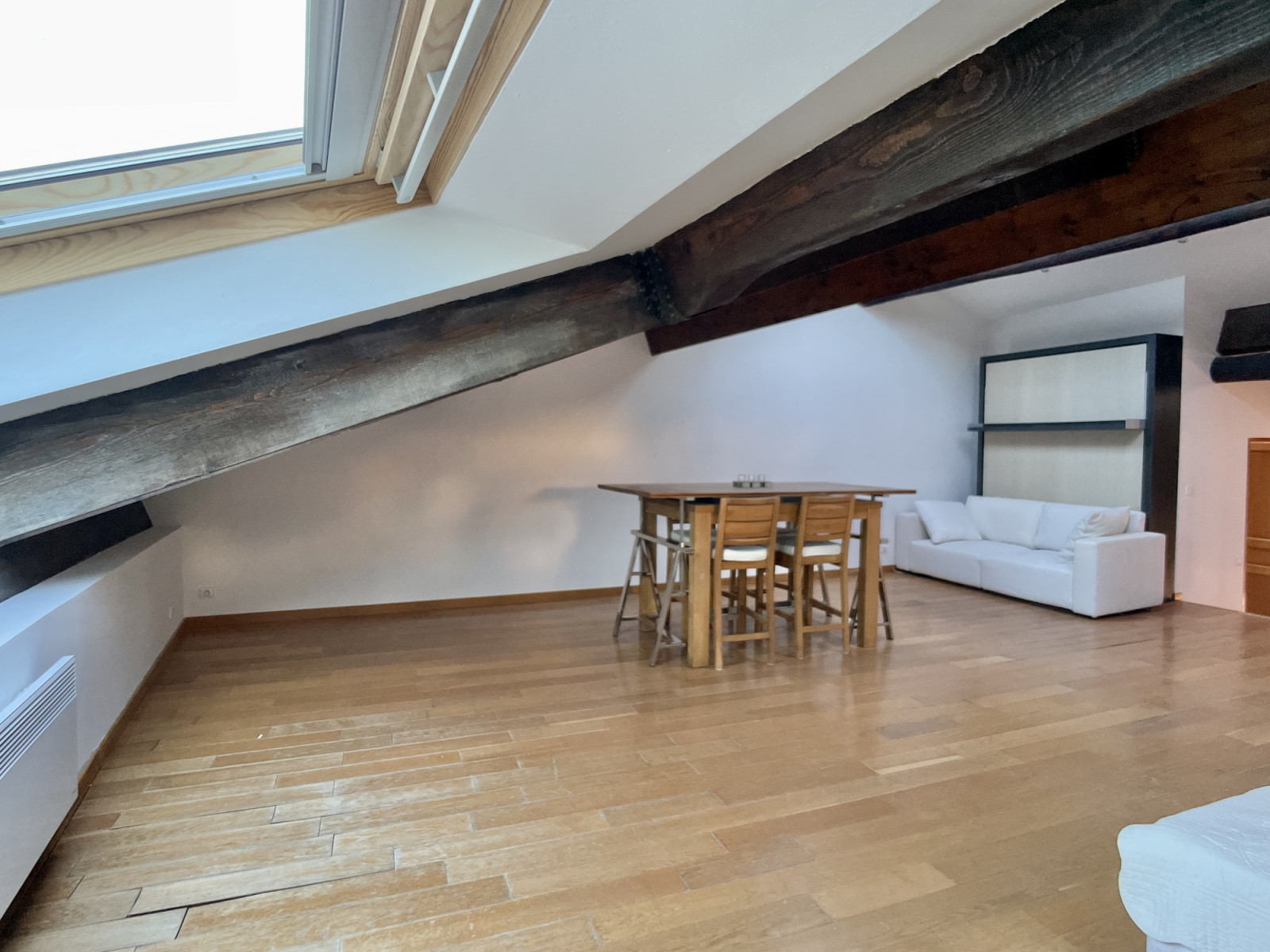 
                                                Vente
                                                 Superbe appartement esprit loft de 100 m² au coeur de la vieille ville de Villefranche