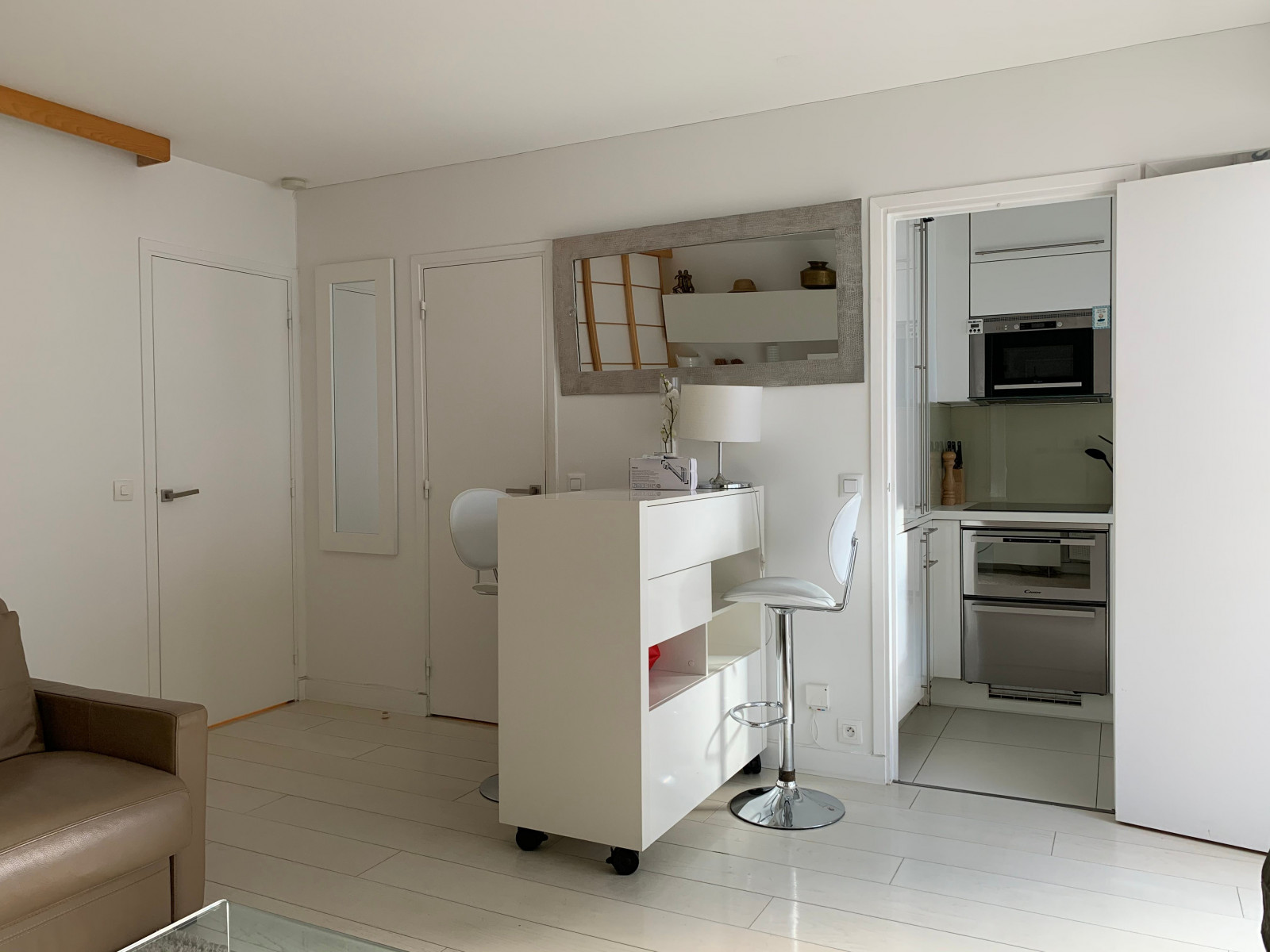 
                                                Location
                                                 Superbe appartement, idéalement situé et entièrement équipé (loyer tout inclus)