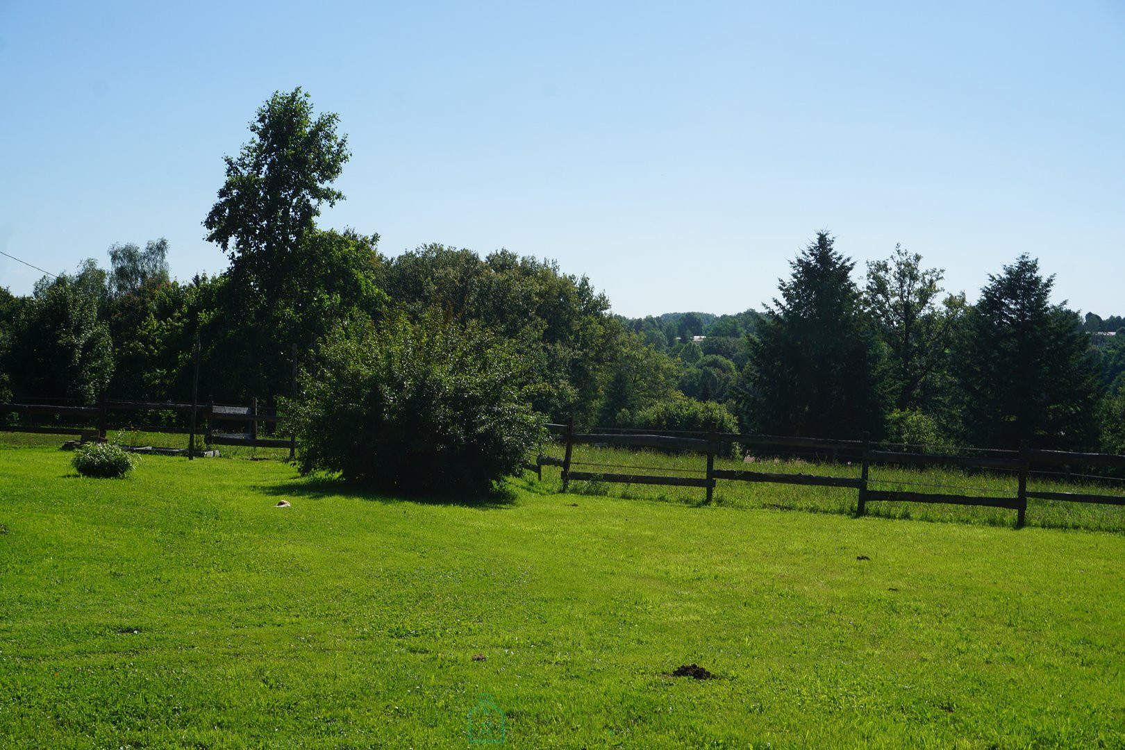 
                                                Vente
                                                 Superbe corps de ferme en pierre niché au coeur du paisible et pittoresque parc naturel du Périgord vert. 