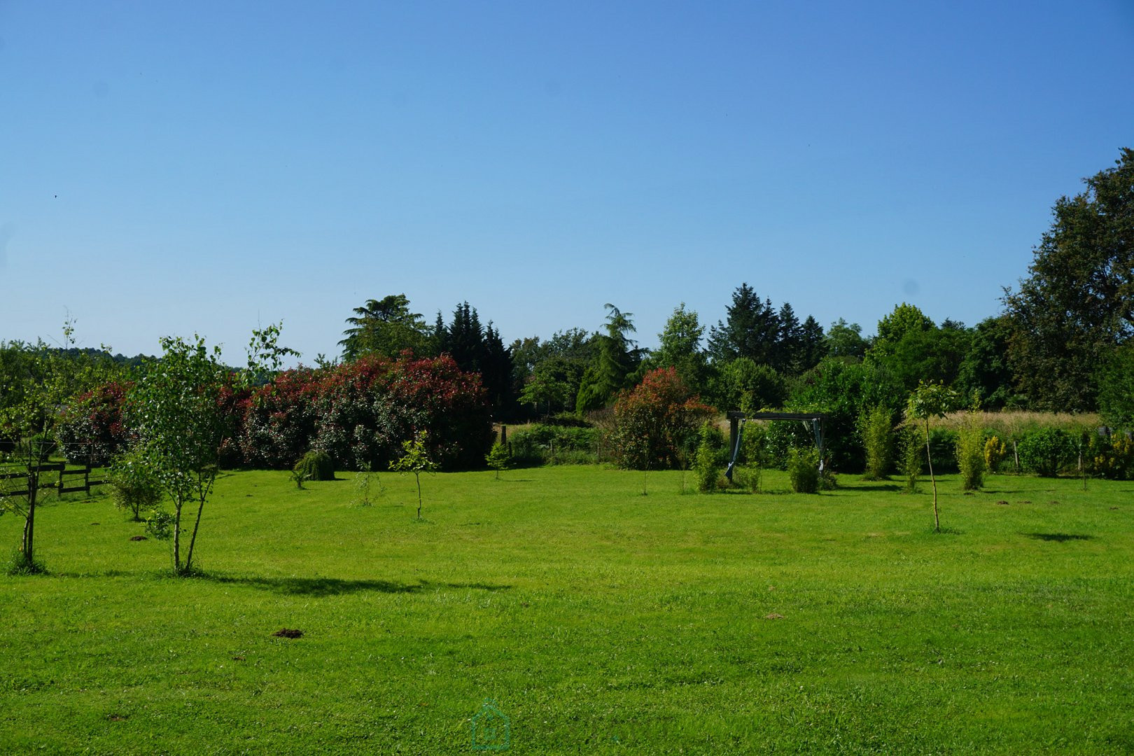 
                                                Vente
                                                 Superbe corps de ferme en pierre niché au coeur du paisible et pittoresque parc naturel du Périgord vert. 