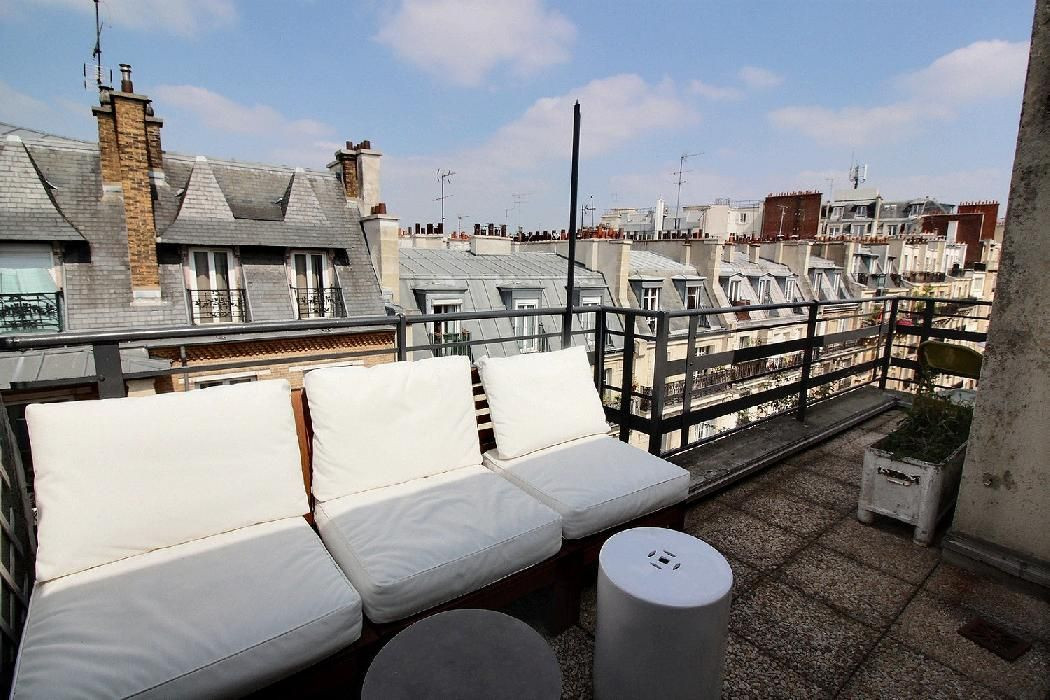 
                                                Location
                                                 Superbe studio parfaitement équipé, lumineux avec une grande terrasse (loyer tout inclus)