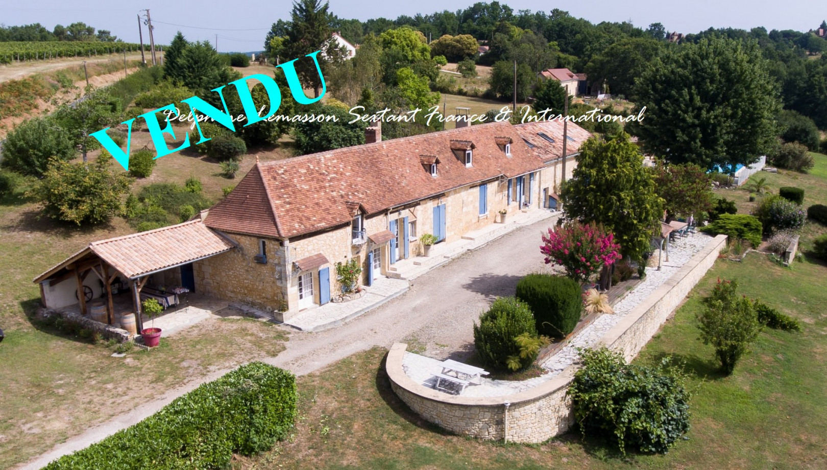 
                                                Vente
                                                 Sur les coteaux de Bergerac : Belle longère avec gite, vue dégagée et piscine 