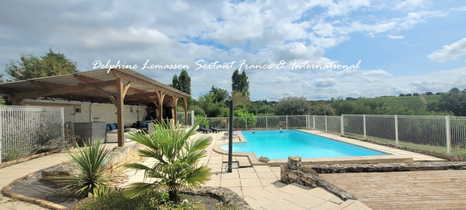 
                                                Vente
                                                 Sur les coteaux de Bergerac : Belle longère avec gite, vue dégagée et piscine 