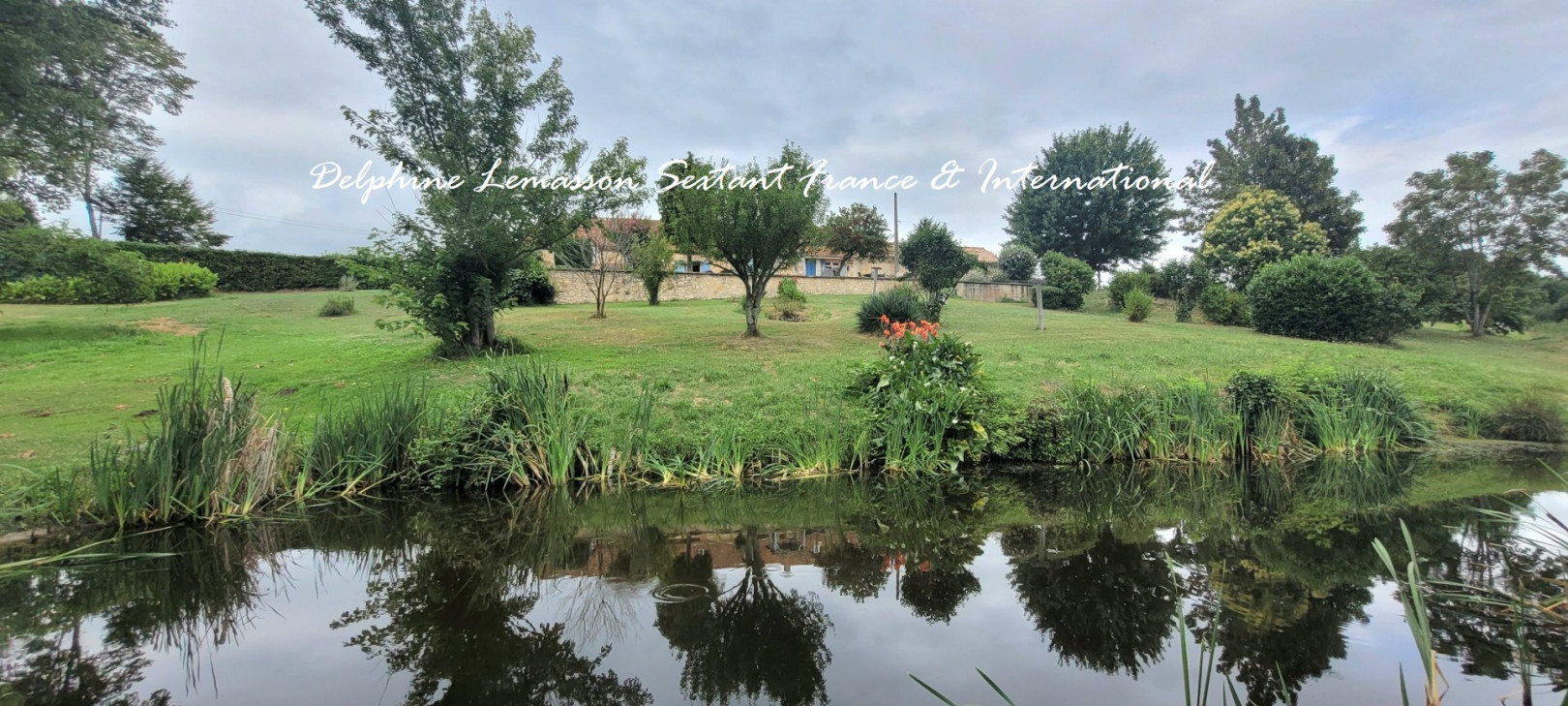 
                                                Vente
                                                 Sur les coteaux de Bergerac : Belle longère avec gite, vue dégagée et piscine 